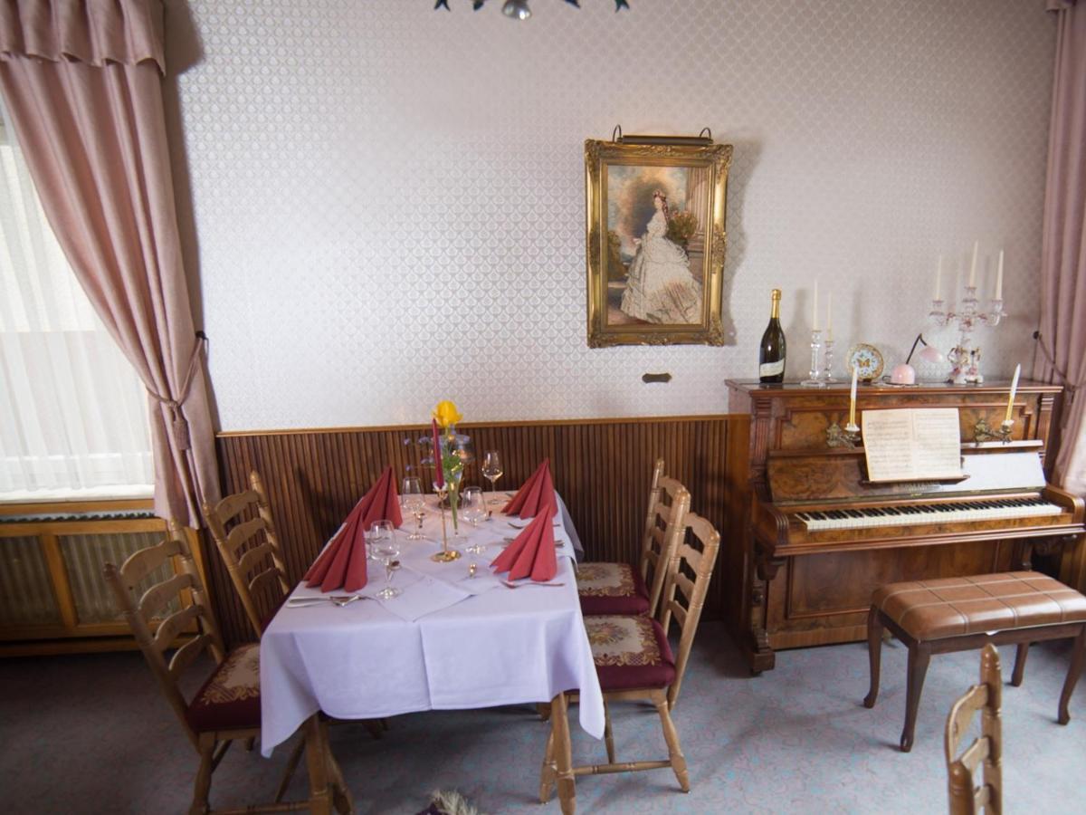 Hotel Zur Post - Burg An Der Mosel Екстериор снимка
