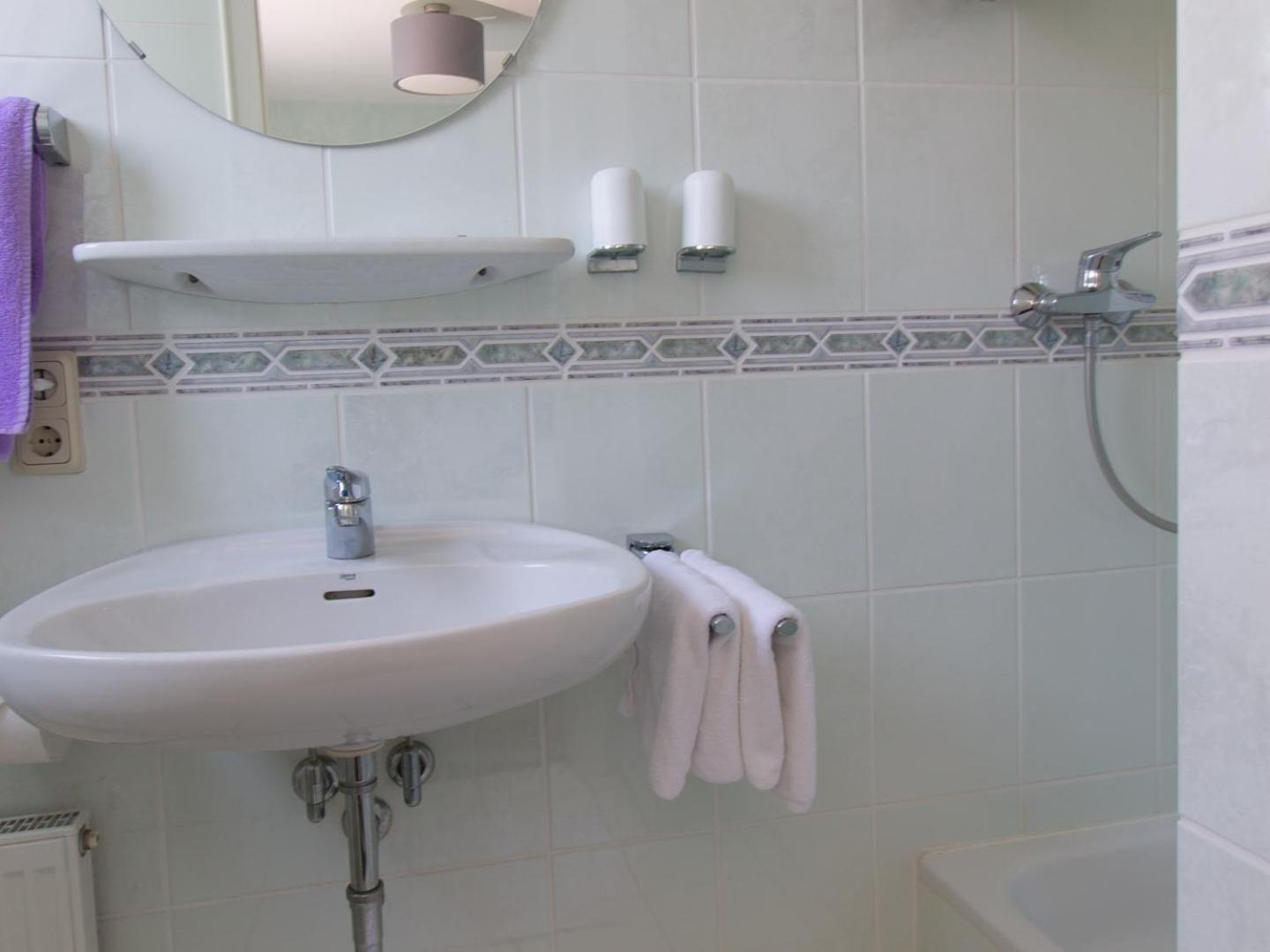 Hotel Zur Post - Burg An Der Mosel Стая снимка
